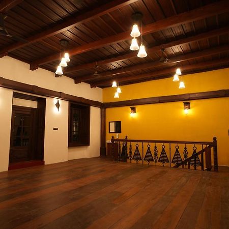 Отель The Sunset Bay Fort Kochi Экстерьер фото