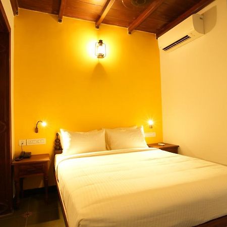 Отель The Sunset Bay Fort Kochi Экстерьер фото