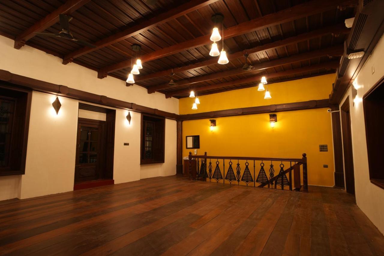 Отель The Sunset Bay Fort Kochi Экстерьер фото