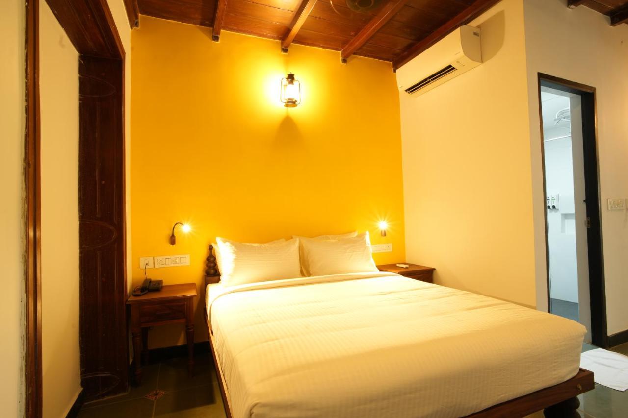 Отель The Sunset Bay Fort Kochi Экстерьер фото
