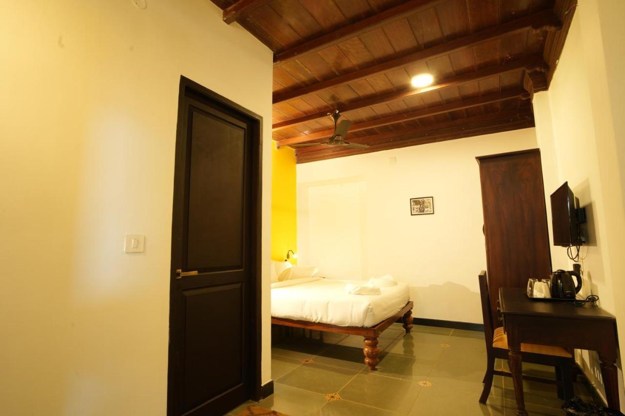 Отель The Sunset Bay Fort Kochi Экстерьер фото